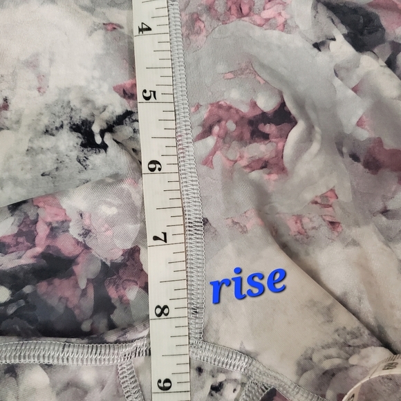 LULULEMON If You're Lucky crop black and floral prints size 8 leggings - Picture 10 of 11